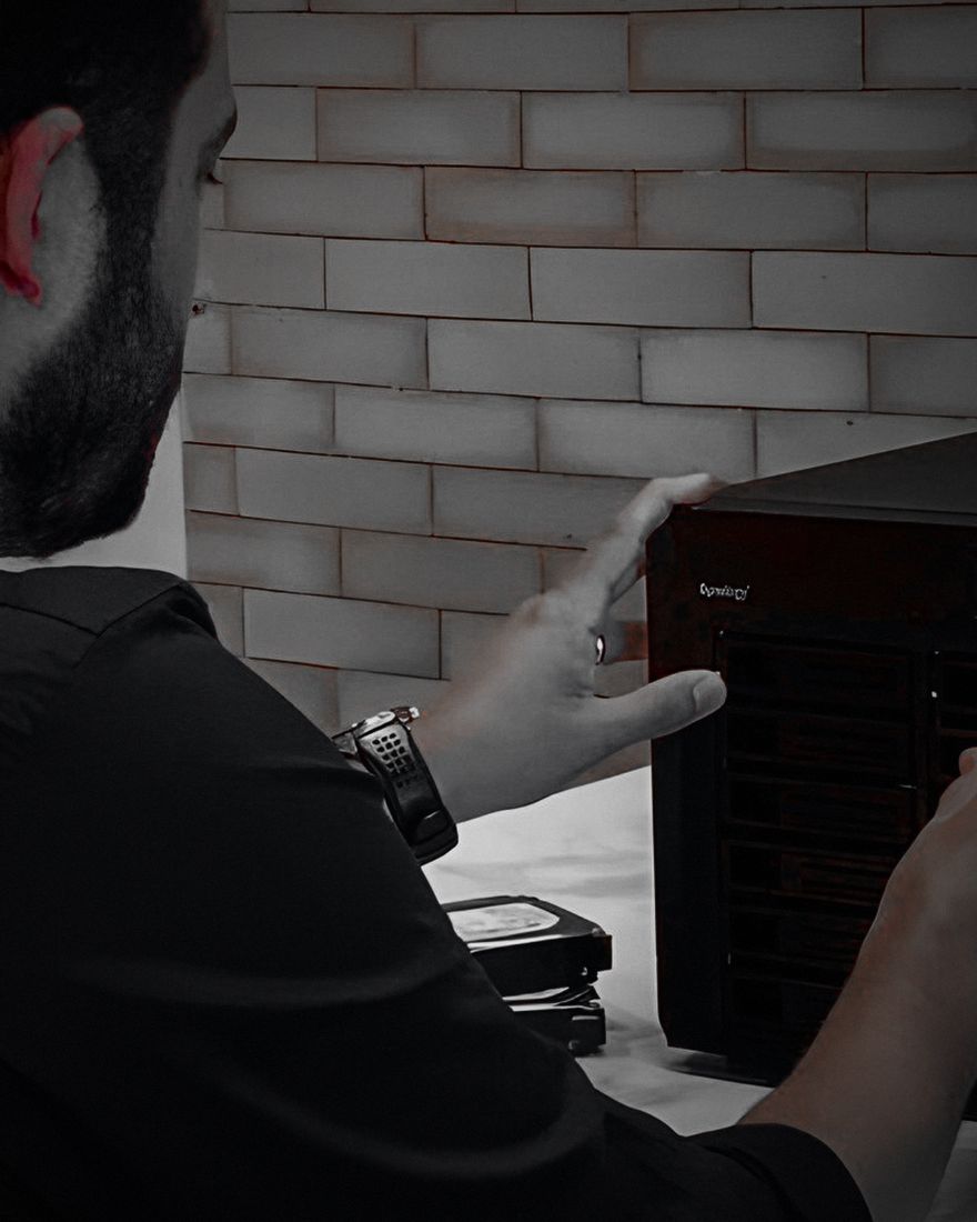 Recuperação de máquinas virtuais 17 Especialista da UTI dos Dados no atendimento de um storage no laboratório